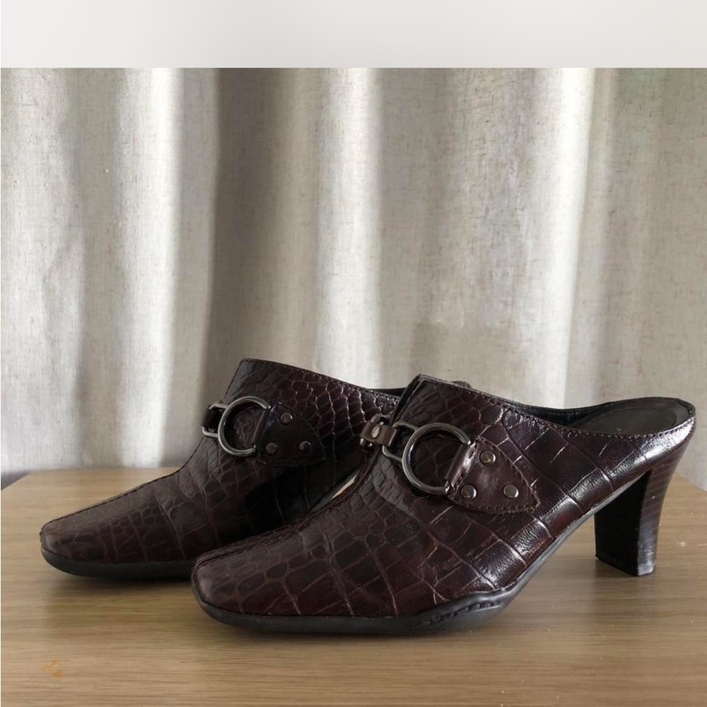 AEROSOLES Dark Brown Croc-Embossed Mule Heels with Buckle